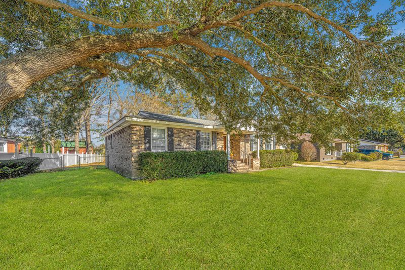 22 Falkirk Dr, Charleston, SC 29407