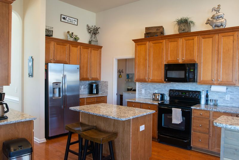 343 Lakewind Dr, Moncks Corner, SC 29461