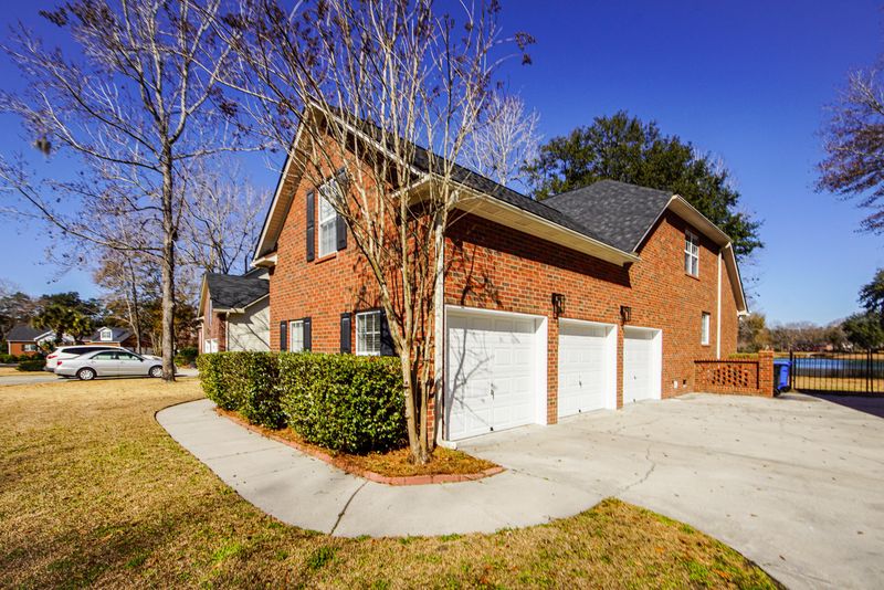 8709 Alexandria Dr, North Charleston, SC 29420