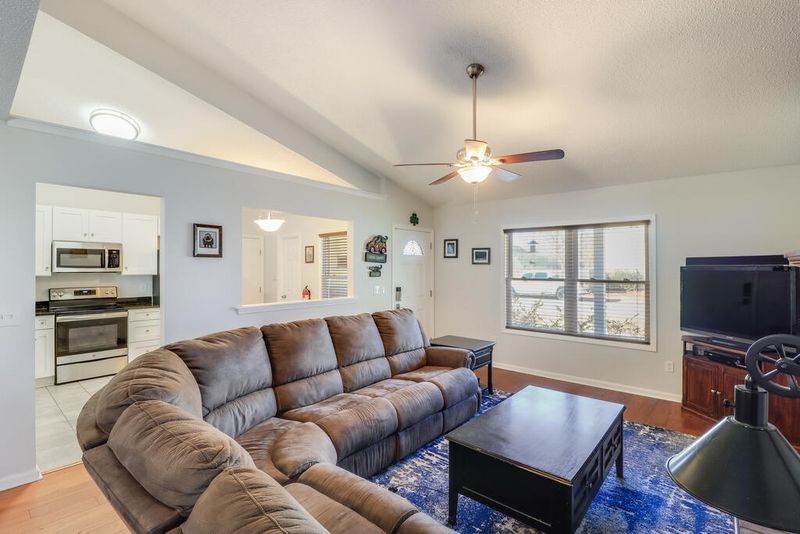 8620 Roanoke Dr, North Charleston, SC 29406