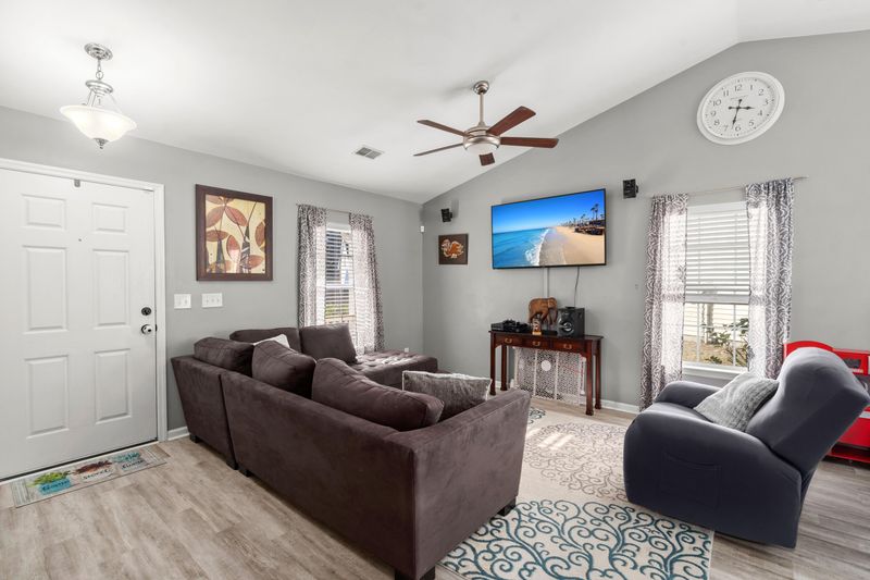 8605 Madelyn St, North Charleston, SC 29406