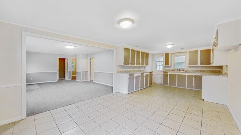 108 Oak Dr, Summerville, SC 29483