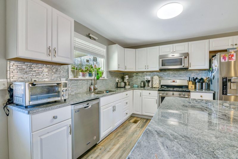 7353 Commodore Rd, Hollywood, SC 29449