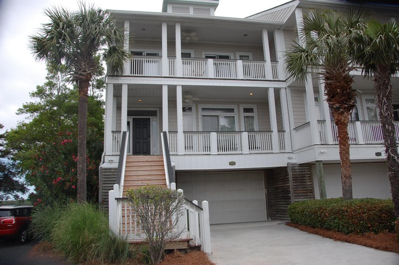 2200 Folly Rd, Charleston, SC 29412