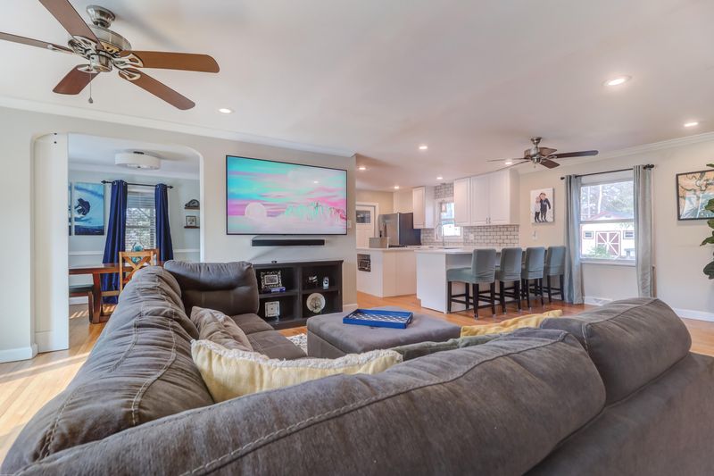1848 Saxony Dr, Charleston, SC 29412