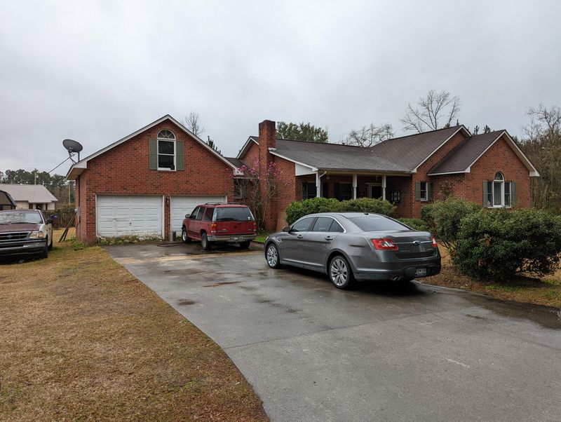 136 Ravenell St, Moncks Corner, SC 29461
