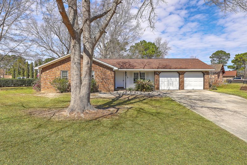 416 Surfside Dr, Goose Creek, SC 29445