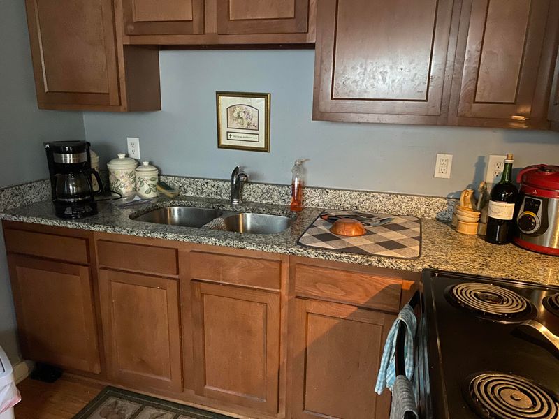 1143 Berkeley St, Hanahan, SC 29410