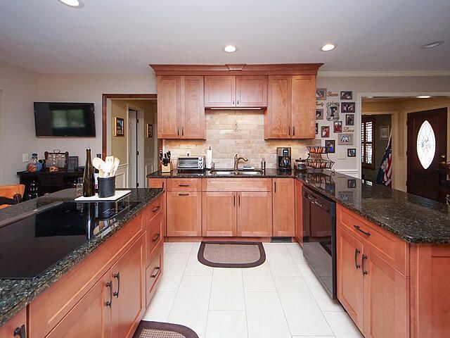 2438 Sylvan Shores Dr, Charleston, SC 29414