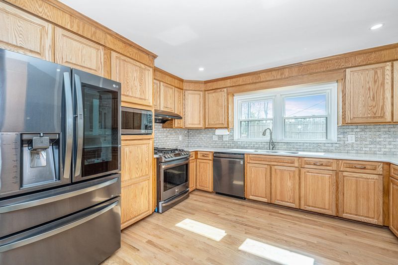 202 Dundee St, Summerville, SC 29483