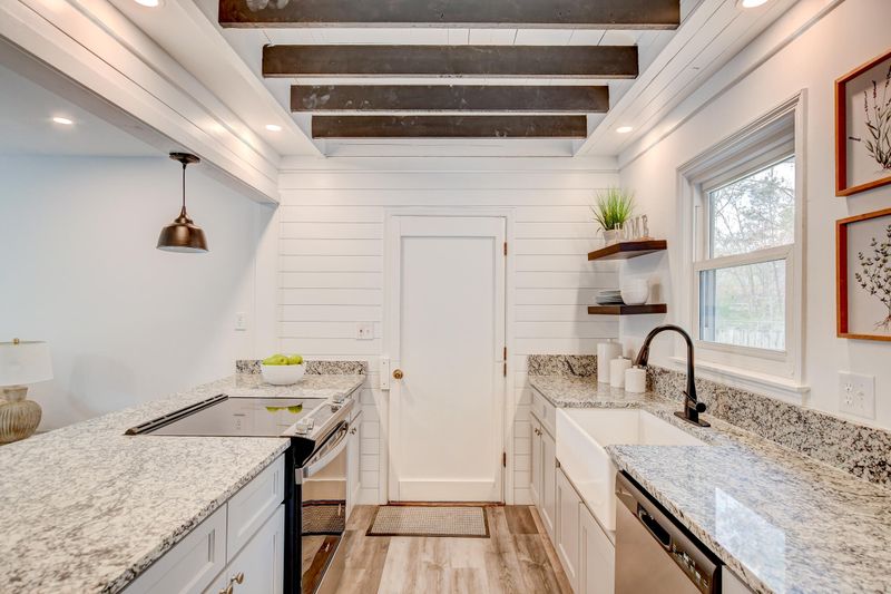 207 Terry Ave, Summerville, SC 29485