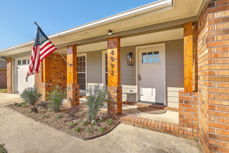 4992 Foxwood Dr, North Charleston, SC 29418