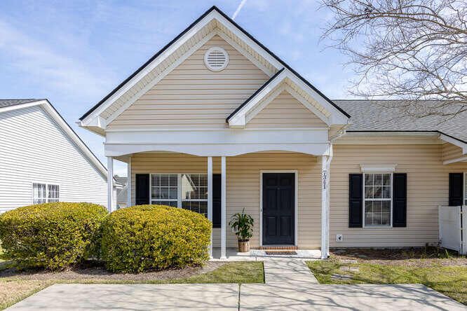 7341 Suncatcher Dr, Hanahan, SC 29410