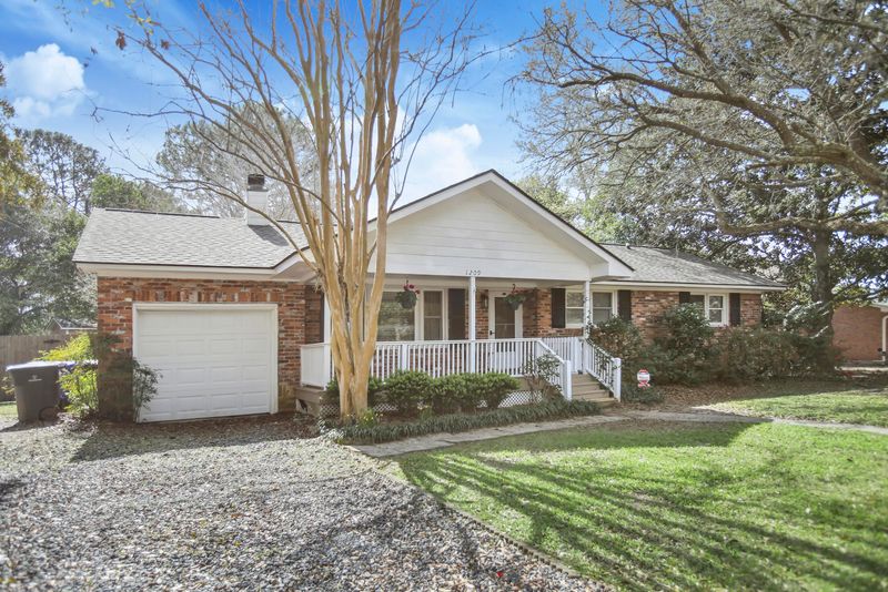 1209 W Darwin St, Charleston, SC 29412