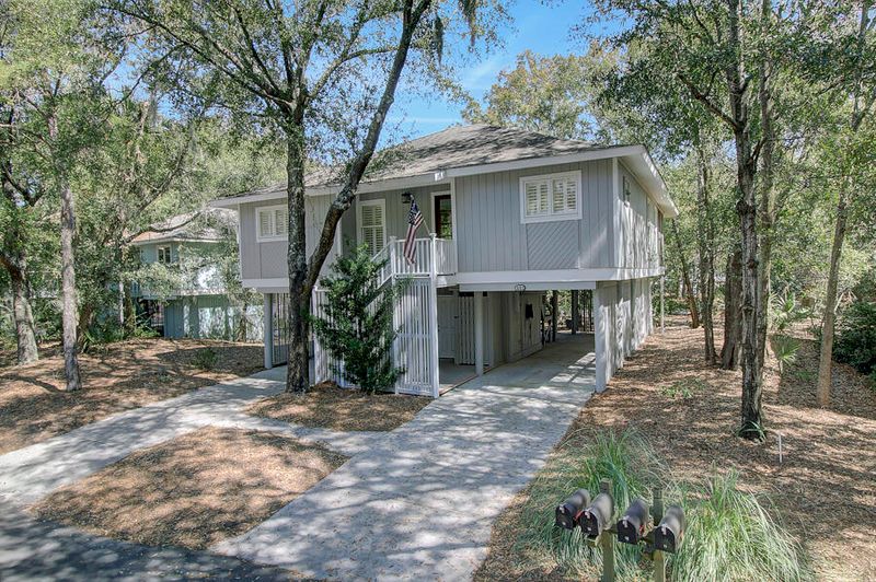 13 Twin Oaks Ln, Isle Of Palms, SC 29451