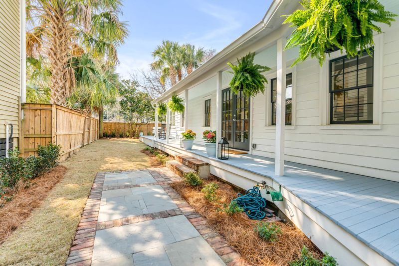 111 Smith St, Charleston, SC 29403