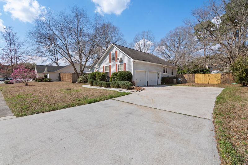 209 Trestlewood Dr, Summerville, SC 29486