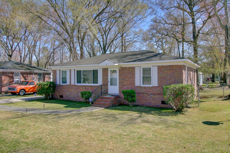 4 Eucalyptus Ave, North Charleston, SC 29418