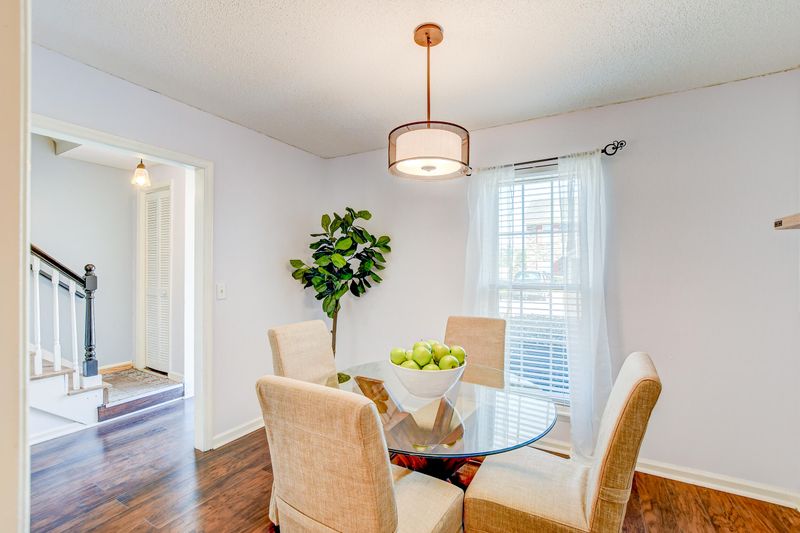 200 Sandlewood Dr, Summerville, SC 29483