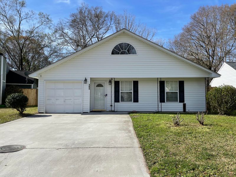 108 Robert Dr, Summerville, SC 29485