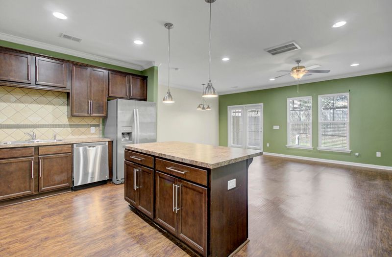 217 S Lamplighter Ln, Summerville, SC 29486