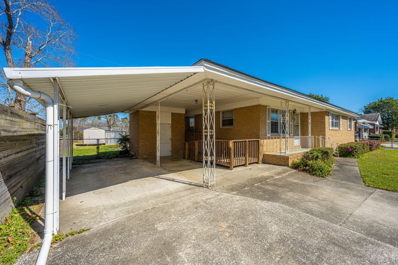 148 Camelot Dr, Goose Creek, SC 29445