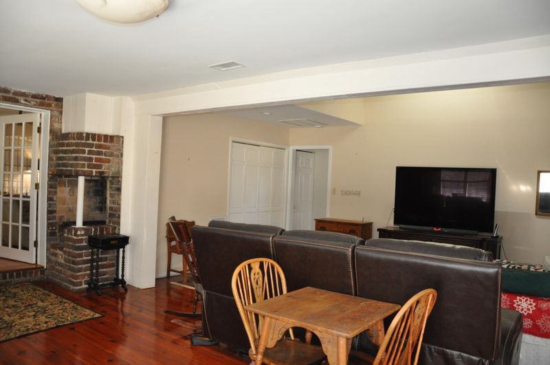977 Fort Sumter Dr, James Island, SC 29412