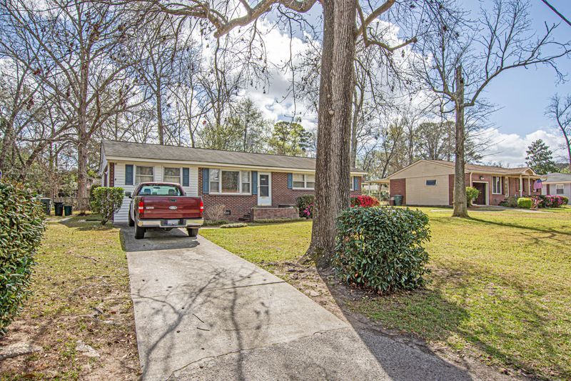 1111 Dickson Ave, Hanahan, SC 29410