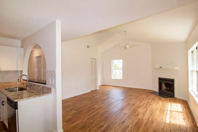 6231 Rolling Fork Rd #E, North Charleston, SC 29406