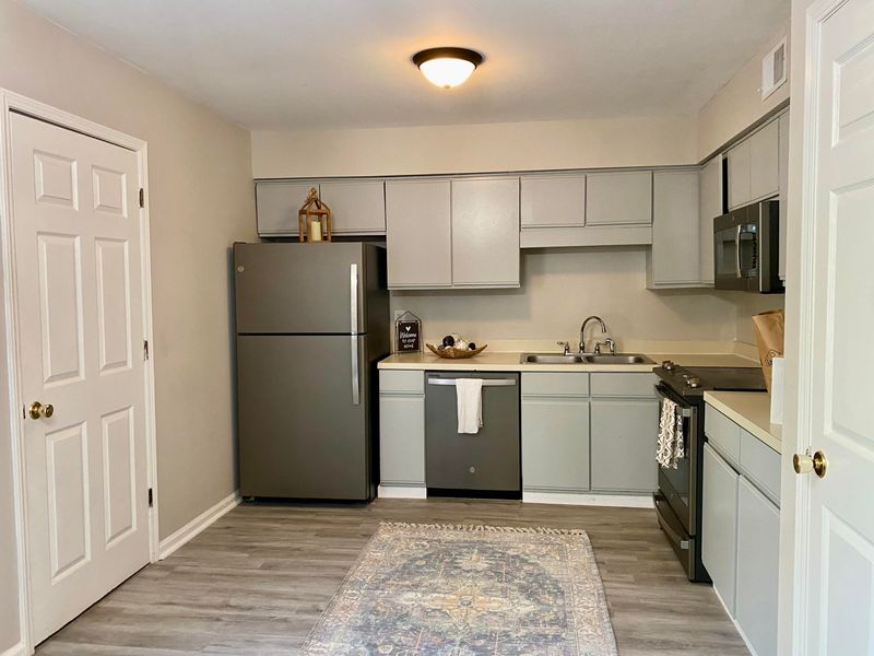 8058 Thelen St, North Charleston, SC 29406
