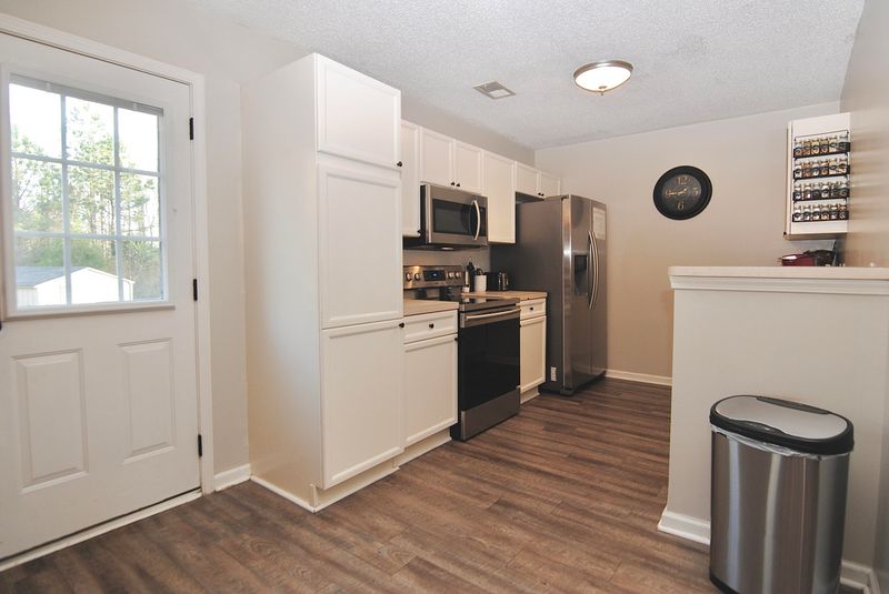 3043 Mapleleaf Dr, Moncks Corner, SC 29461