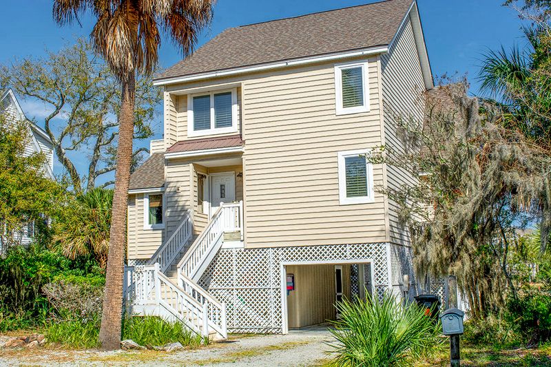3507 Myrtle St, Edisto Island, SC 29438