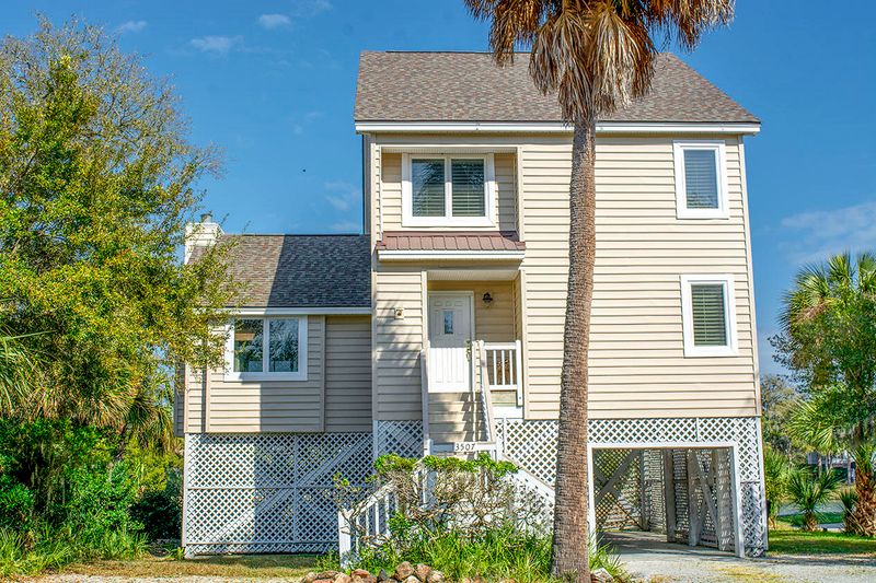 3507 Myrtle St, Edisto Island, SC 29438