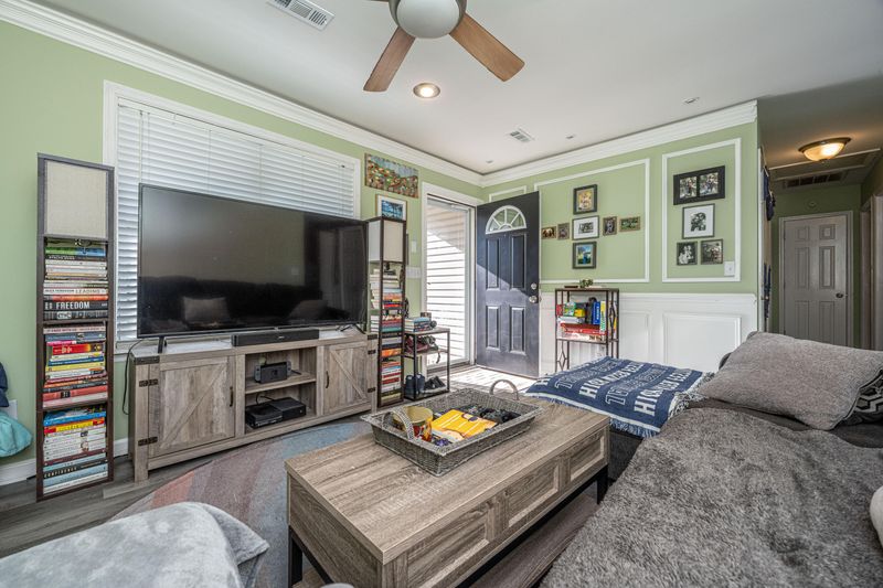 1138 Dickson Ave, Hanahan, SC 29410