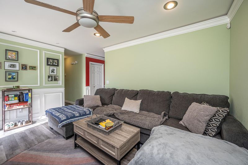 1138 Dickson Ave, Hanahan, SC 29410