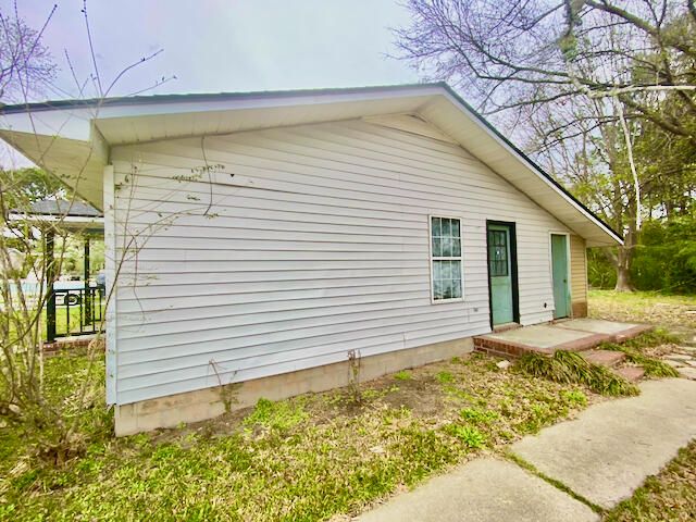 102 Lacey Ct, Moncks Corner, SC 29461