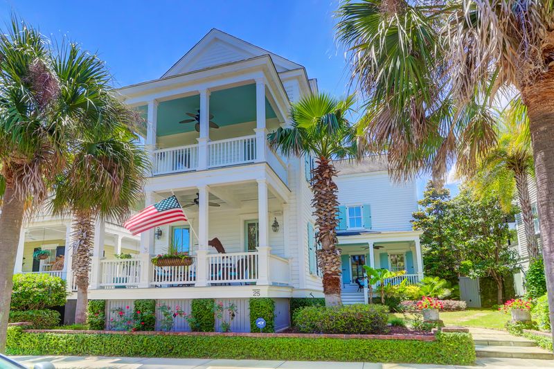 25 Faye Ln, Mount Pleasant, SC 29464