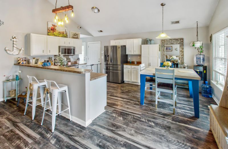 2047 Culloden Dr, Summerville, SC 29483