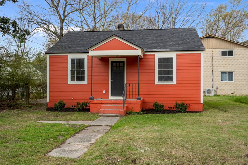 825 White Oak Dr, Charleston, SC 29407
