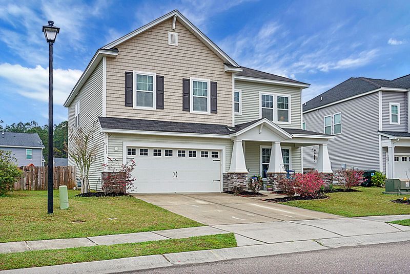 591 Crossland Dr, Moncks Corner, SC 29461