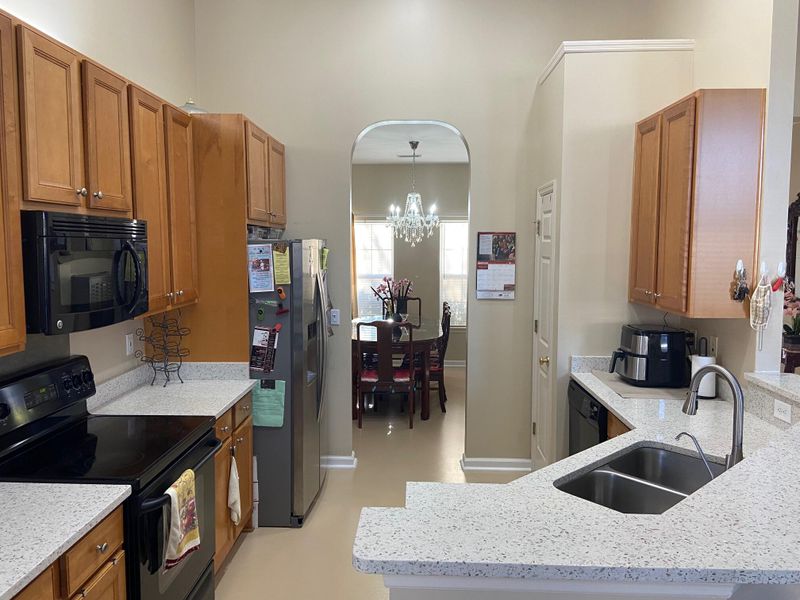 7317 Water Thrush Ct, Hanahan, SC 29410
