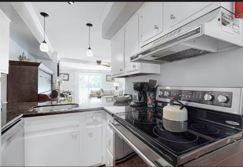 262 Driftwood Ln, Edisto Island, SC 29438