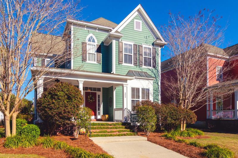 303 Hydrangea St, Summerville, SC 29483