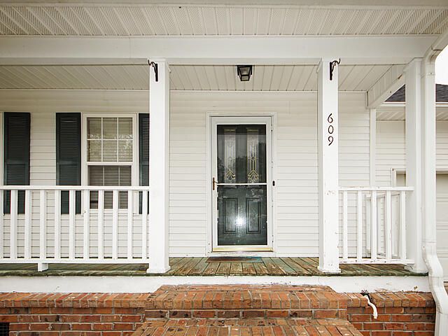 609 Dolphin Dr, Summerville, SC 29485