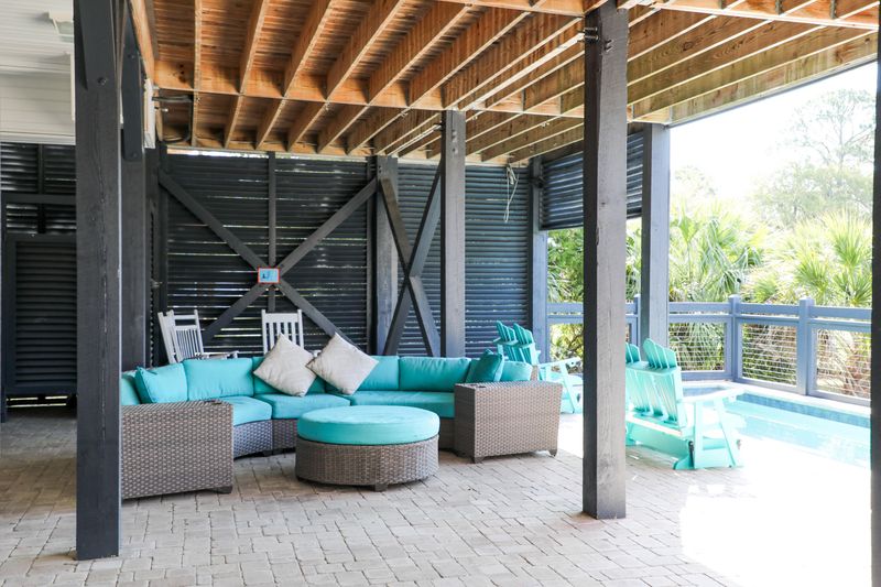 28 Battery Park Rd, Edisto Island, SC 29438