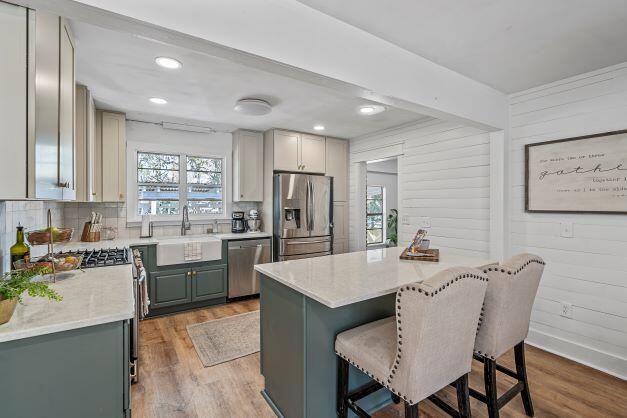 321 Ashley Dr, Summerville, SC 29485