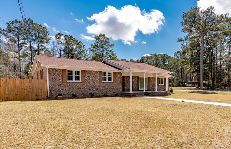 146 W Broad St, Lincolnville, SC 29485