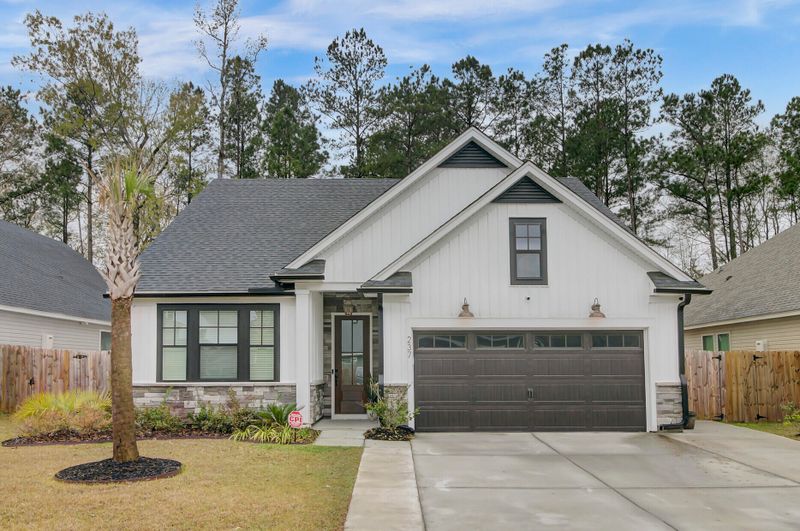 237 Whirlaway Dr, Moncks Corner, SC 29461