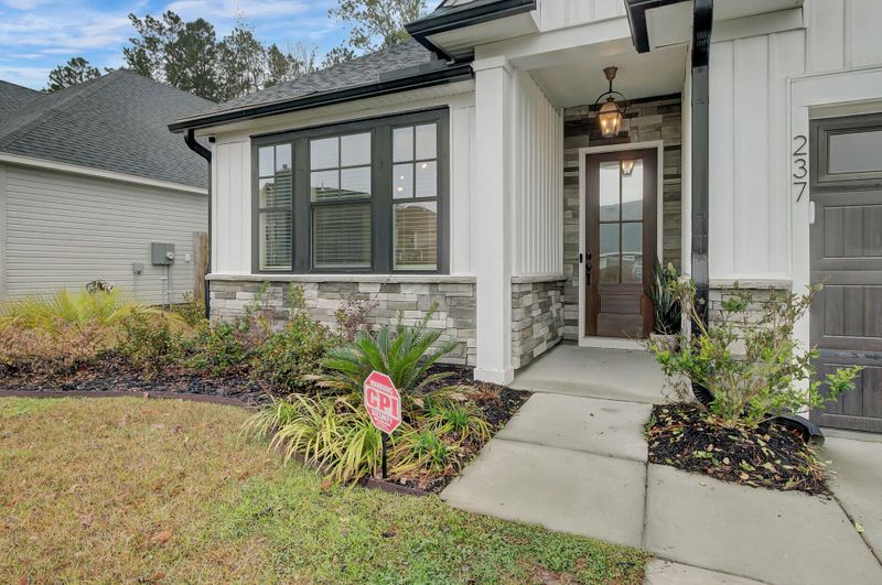 237 Whirlaway Dr, Moncks Corner, SC 29461