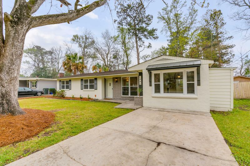 1441 S Sherwood Dr, Charleston, SC 29407